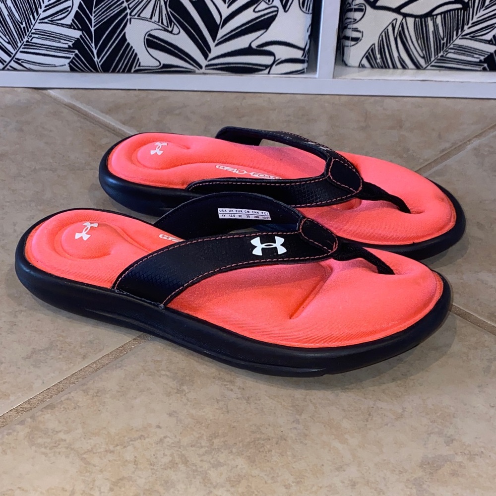 Under Armour Marbella Black and Coral Flip Flops Size Youth 1
